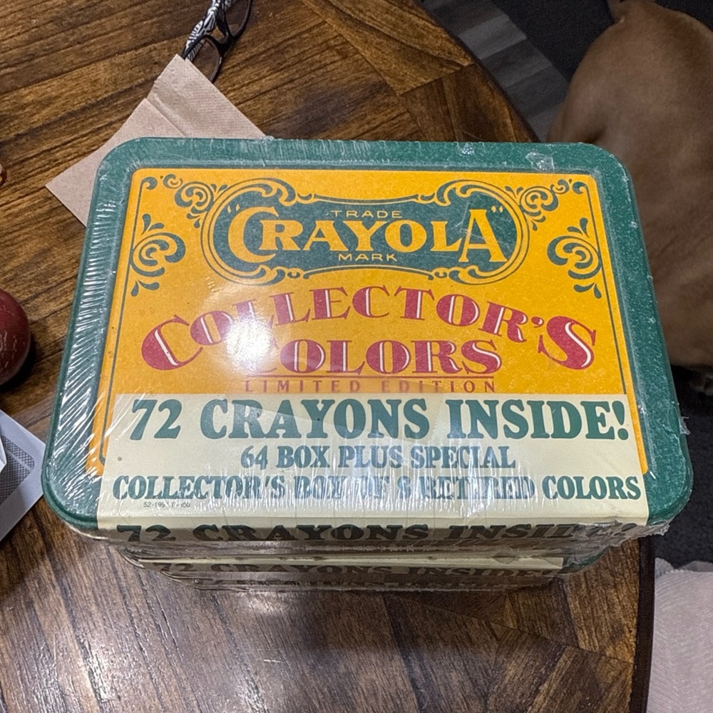 Crayola 72 Crayons Set with Retired Colors